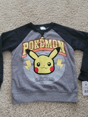 NWT Pokemon Pickachu Heather Gray Pullover Sweatshirt Boys XS